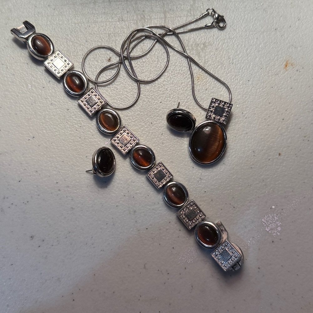 Elegant Brown and Silver Jewelry Set